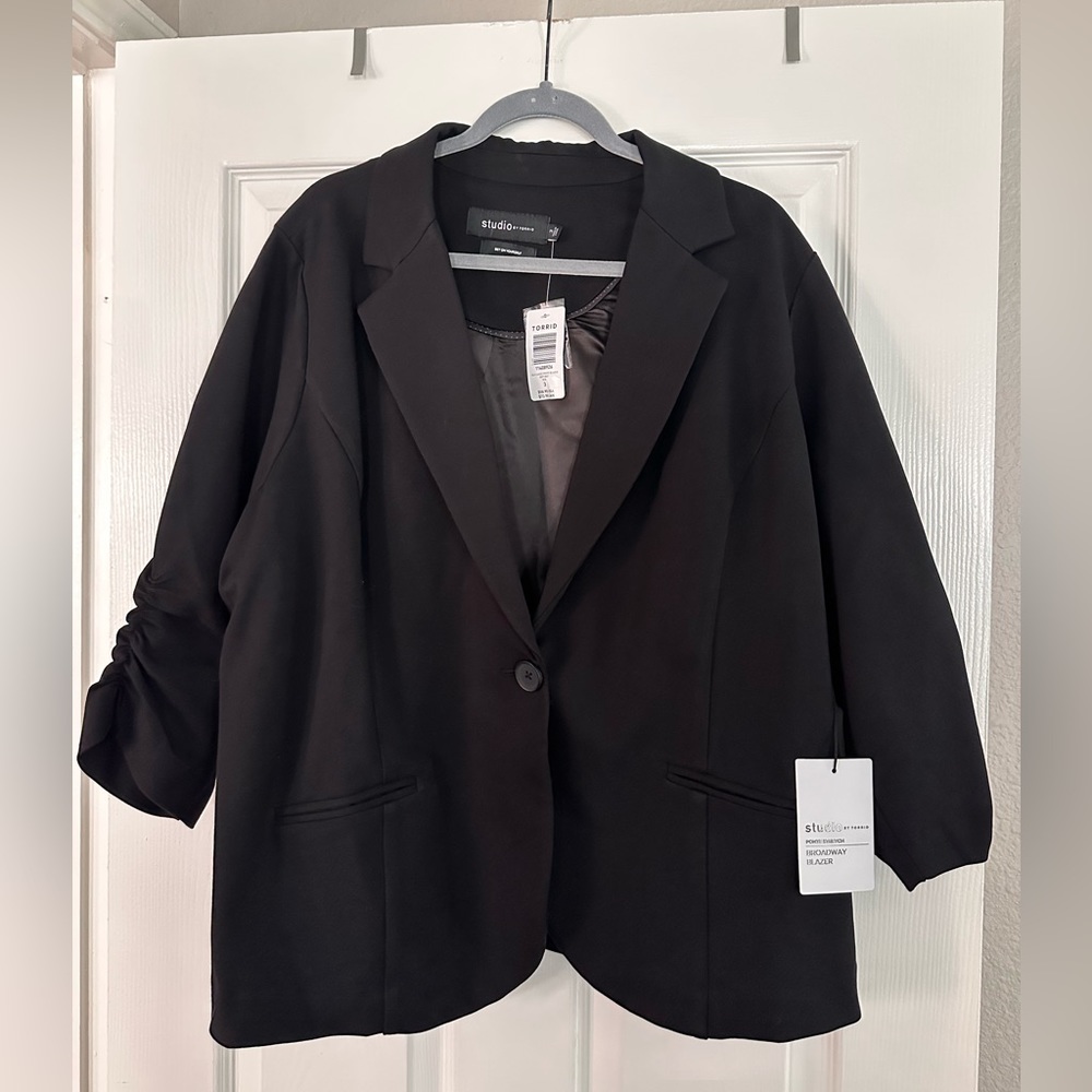 NWT Torrid  Ponte Blazer size 3 (22/24)